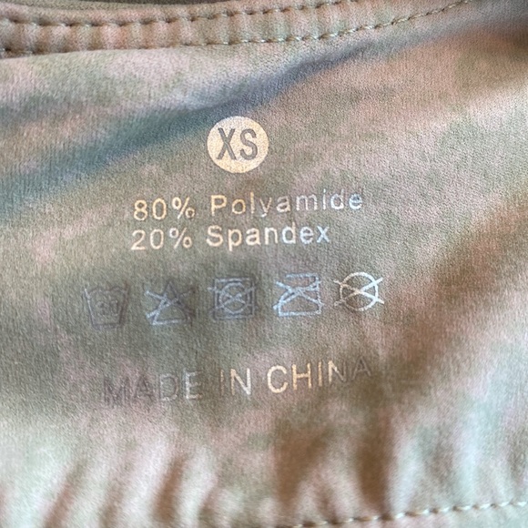 🎈Dragon Fit Sports Bra Tie Dye Green & Pink, Shelf Bra, Removable Pads, XS - Picture 6 of 6